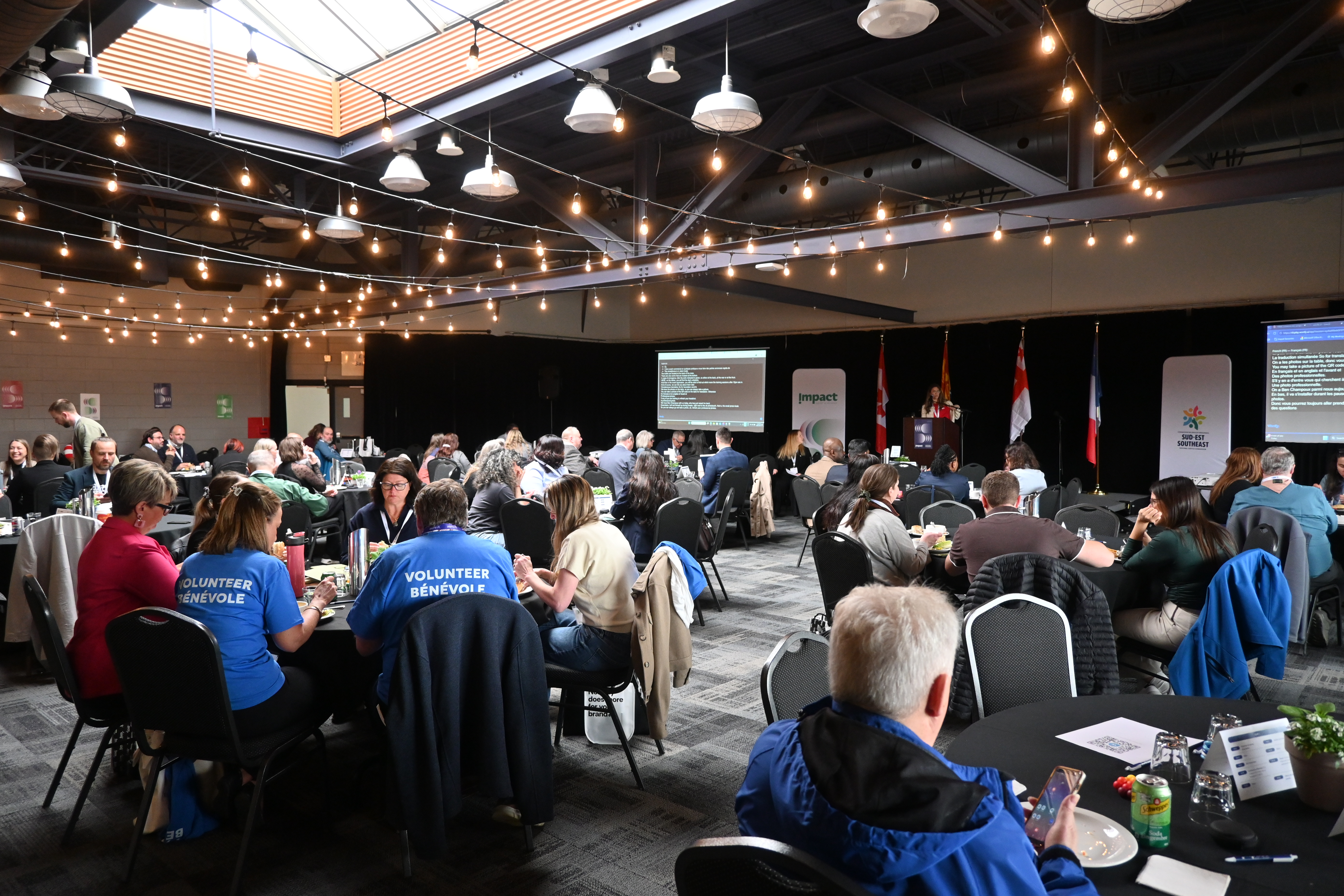 A room full of volunteers and participantes attending an information session